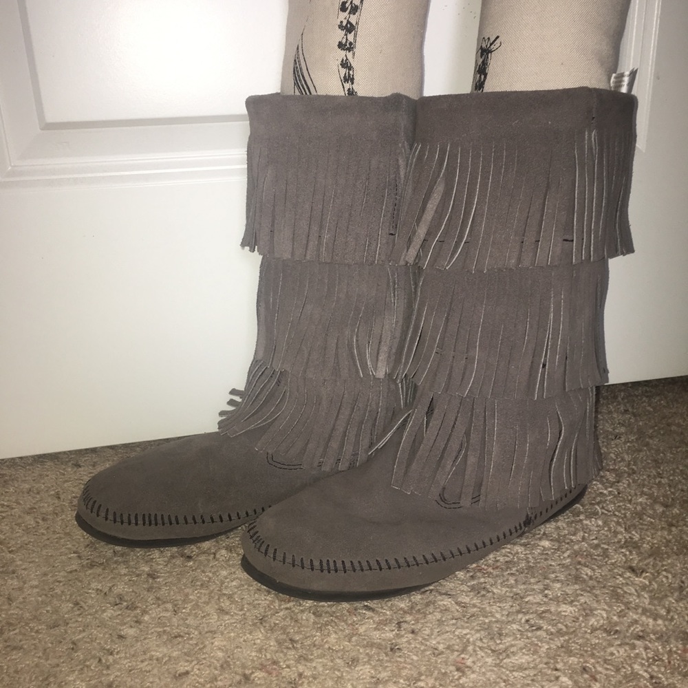 Minnetonka 3-Layer Fringe Boot - Size 10